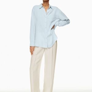Like New Aritzia The Group by Babaton Elizabeth Linen Shirt size M Light Blue